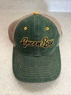 GREEN BAY Distressed Mesh SnapBack Truckers Cap Hat NWOT by MAX